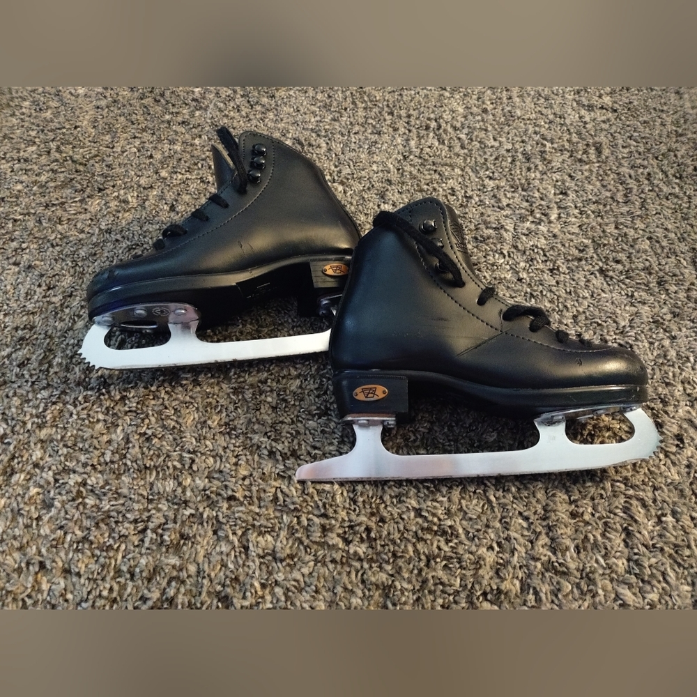 Riedell Boys Black Recreational Ice Skates Stainless Steel Quest Blades Size 10